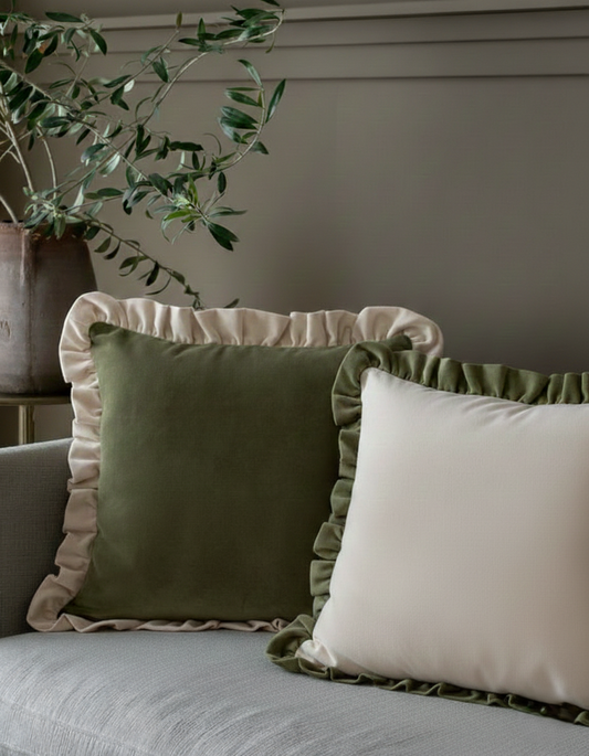 Omega Dekoratif Fırfır Kadife Kırlent