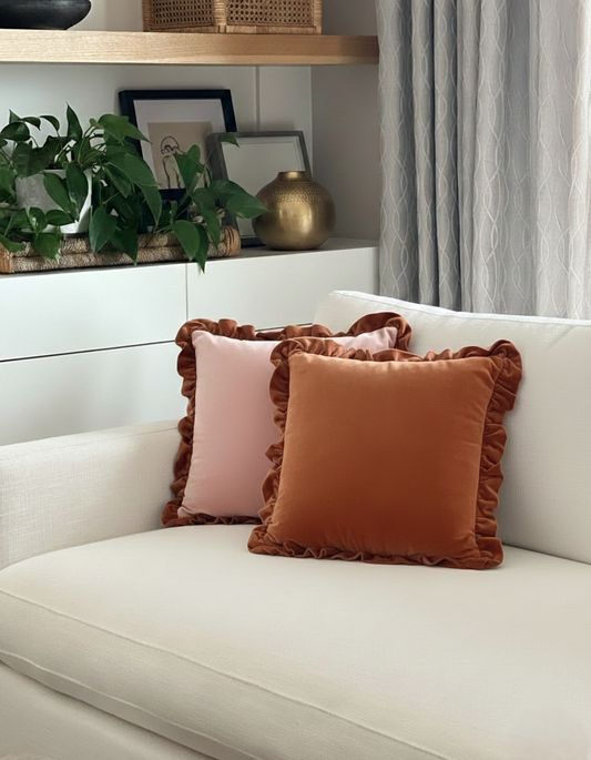 Omega Dekoratif Fırfır Kadife Kırlent